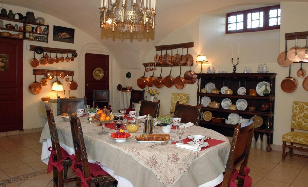 Chateau Royal De Saint-Saturnin Restoran gambar