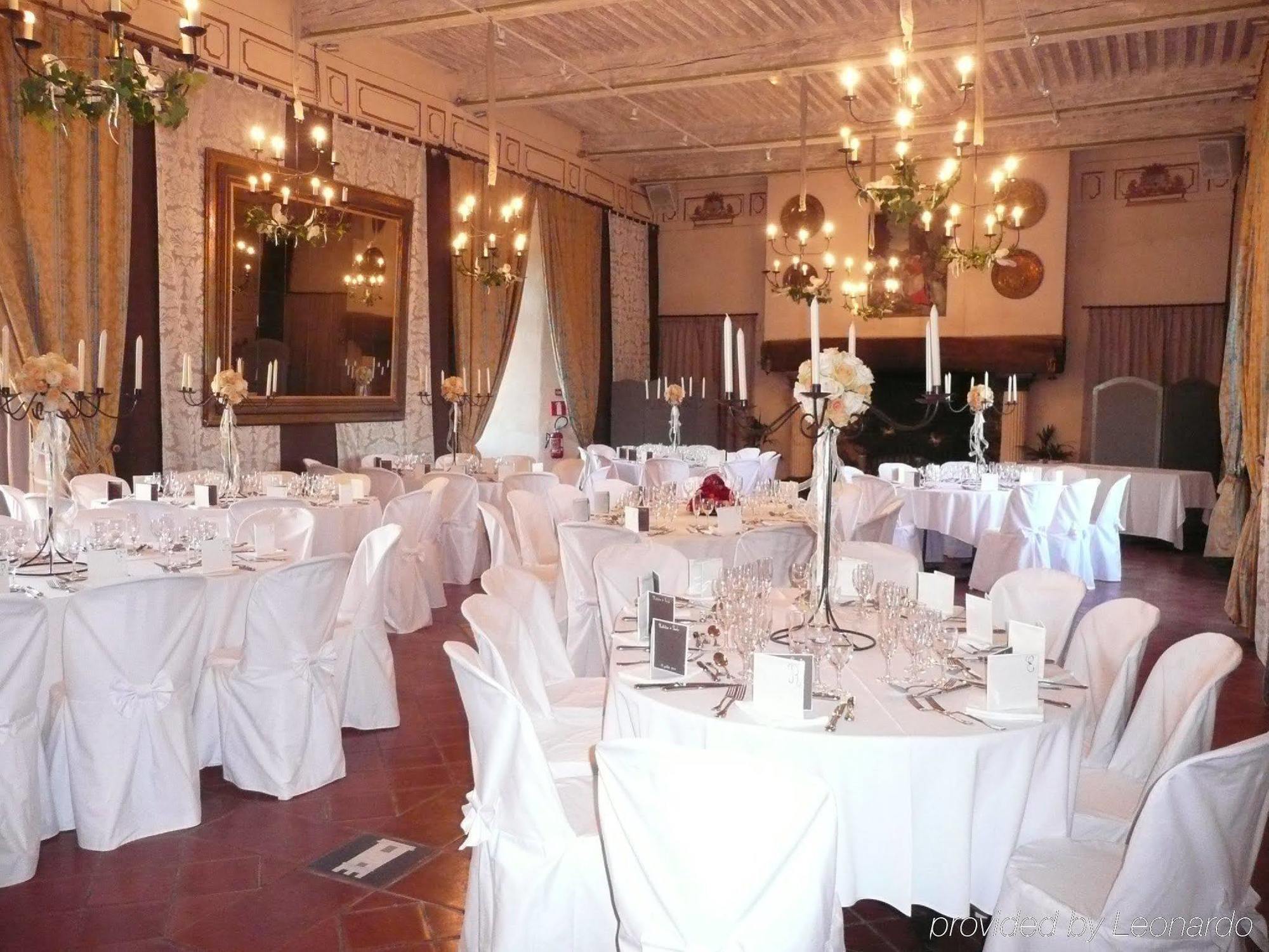 Chateau Royal De Saint-Saturnin Restoran gambar